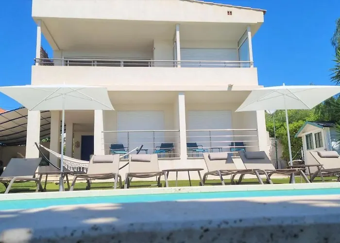 Villa Montfleuri, Vieille A Pieds, Vue Mer, Piscine, 8 Pers